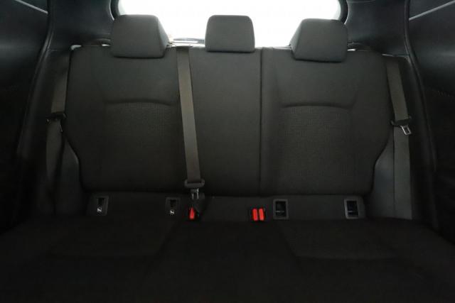 Toyota C-Hr image 6