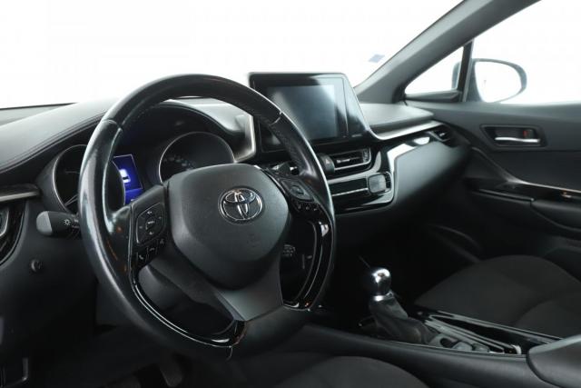 Toyota C-Hr image 7