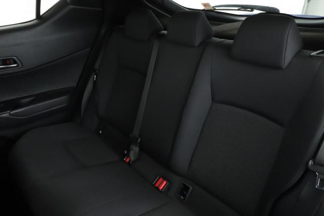 Toyota C-Hr image 2