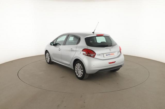 Peugeot 208 image 1