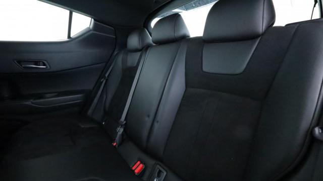 Toyota C-Hr image 2