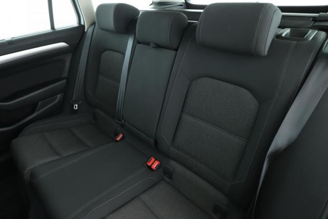 Volkswagen Passat Sw image 6