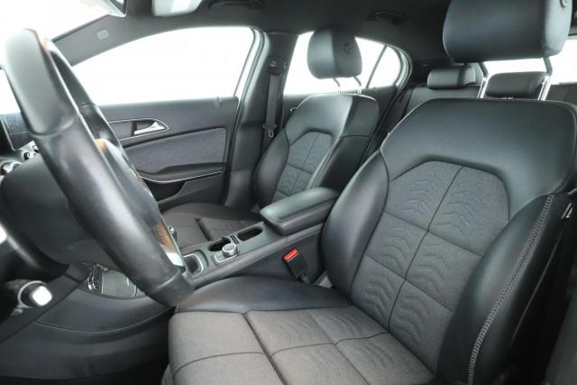 Mercedes Benz Gla image 2
