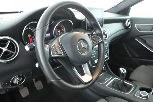 Mercedes Benz Gla image 6