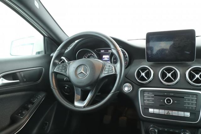 Mercedes Benz Gla image 9