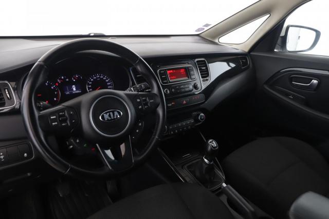 Kia Carens image 5