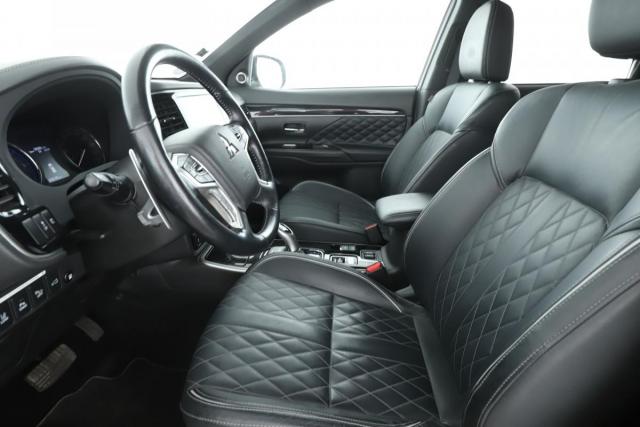 Mitsubishi Outlander image 7