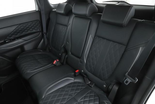 Mitsubishi Outlander image 8