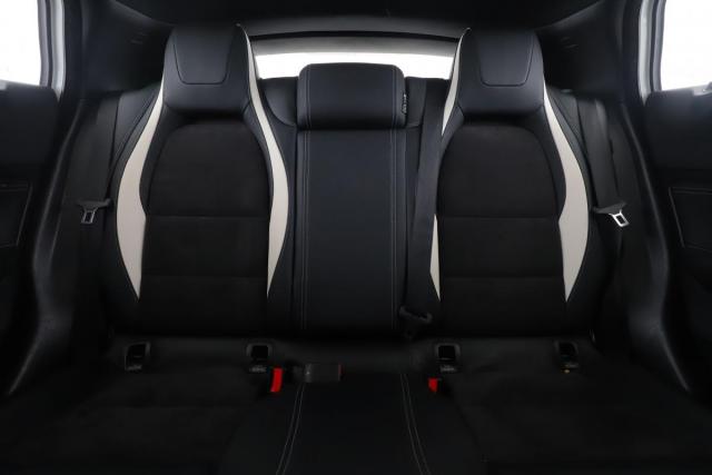 Infiniti Q30 image 3