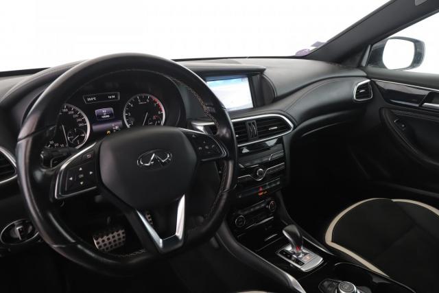 Infiniti Q30 image 5