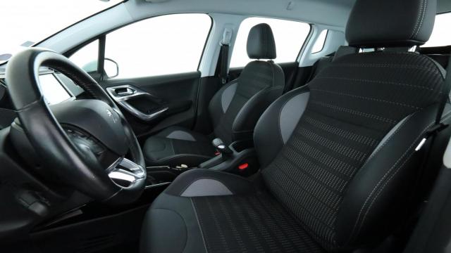 Peugeot 2008 image 8