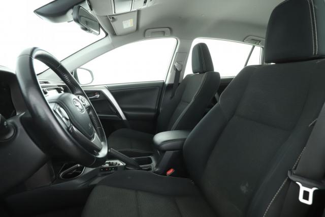 Toyota Rav4 image 8