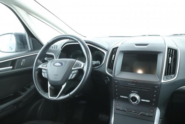 Ford S-Max image 2