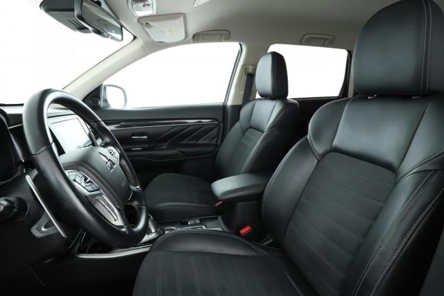 Mitsubishi Outlander image 1