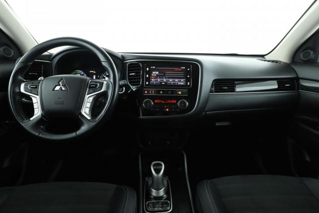 Mitsubishi Outlander image 4