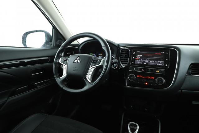 Mitsubishi Outlander image 3