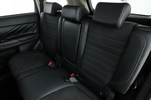 Mitsubishi Outlander image 9