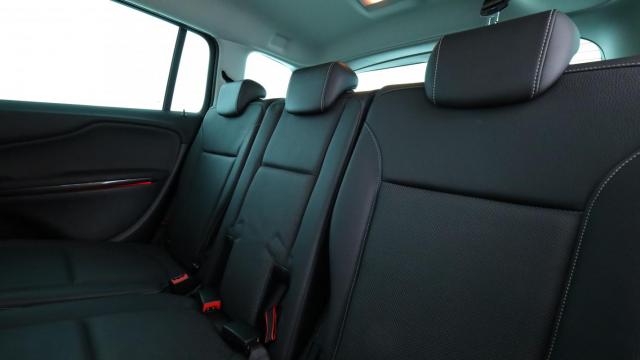 Opel Zafira Tourer image 2