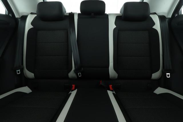 Volkswagen T-Roc image 7