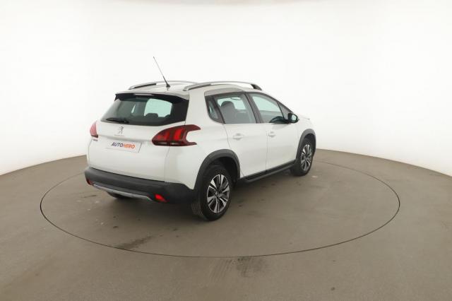 Peugeot 2008 image 8