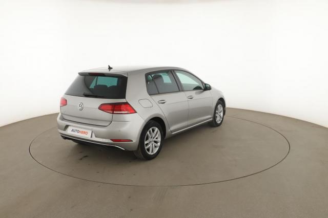Volkswagen Golf image 9