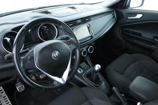 Alfa Romeo Giulietta image 2