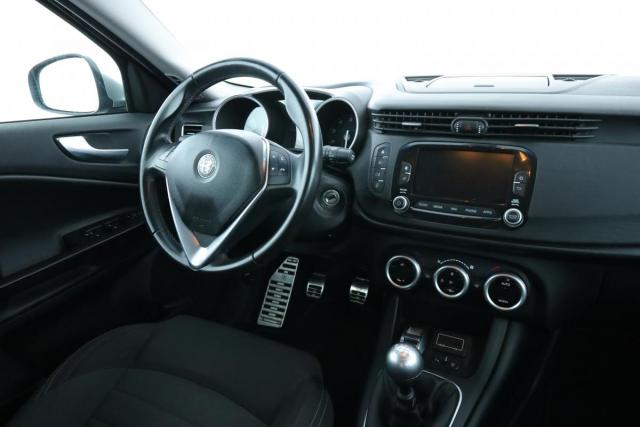 Alfa Romeo Giulietta image 5