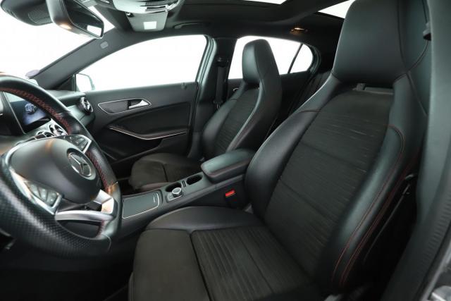 Mercedes Benz Gla image 8