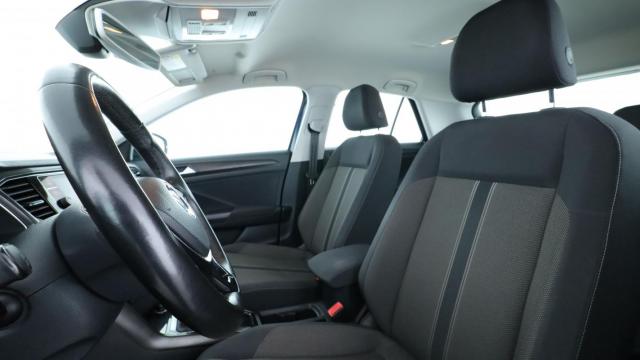 Volkswagen T-Roc image 9