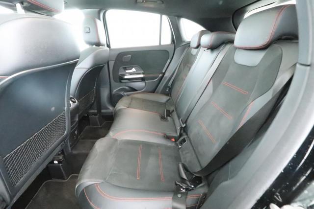 Mercedes Benz Gla image 2