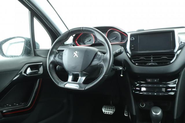 Peugeot 2008 image 6