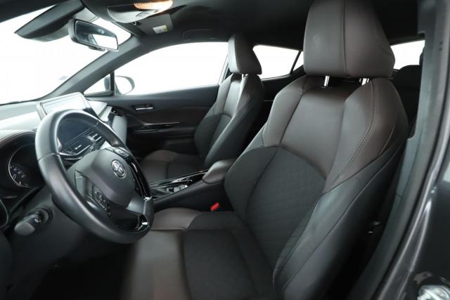 Toyota C-Hr image 9