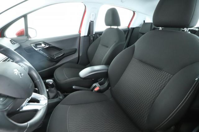 Peugeot 208 image 3