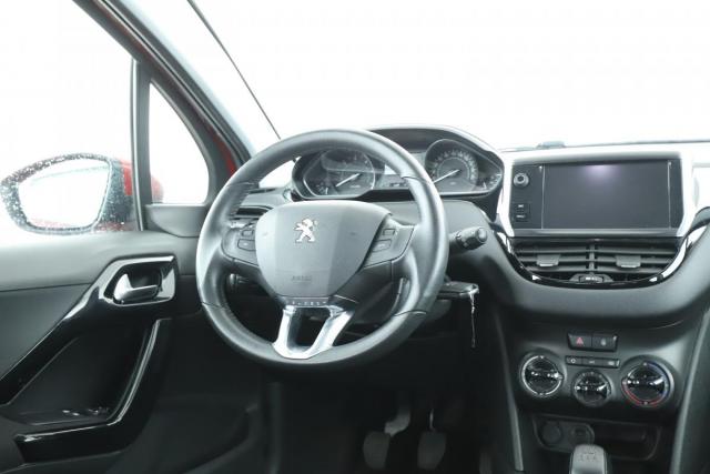 Peugeot 208 image 2