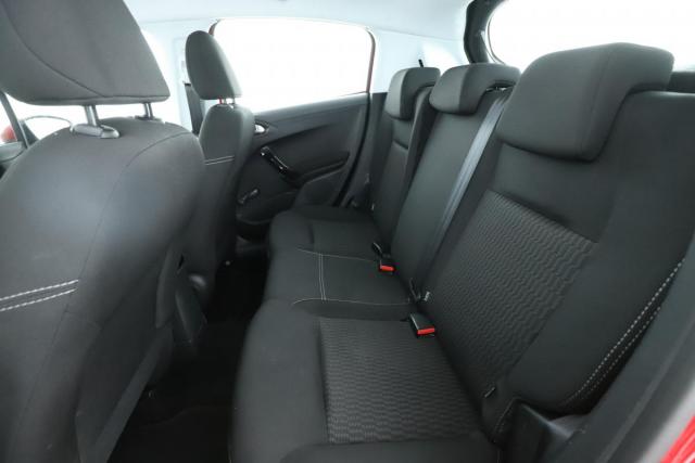 Peugeot 208 image 1