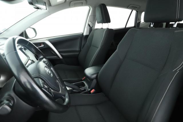 Toyota Rav4 image 8
