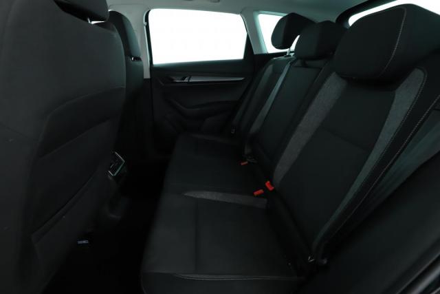 Skoda Karoq image 8