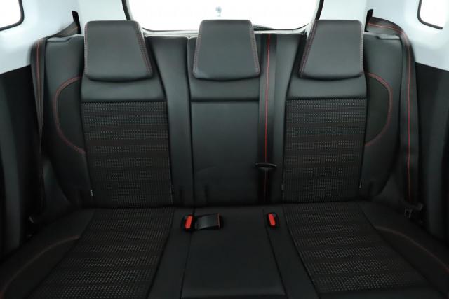 Peugeot 2008 image 1