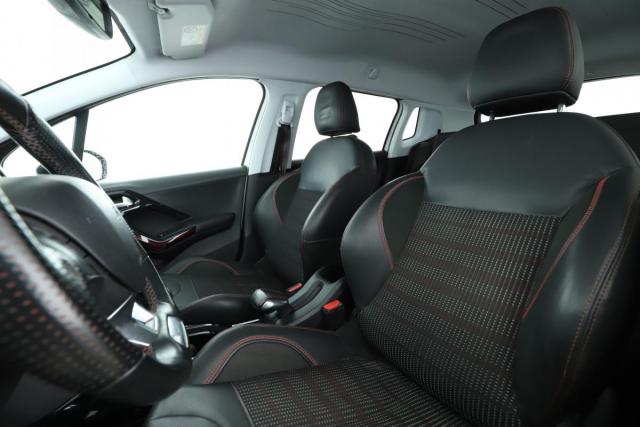 Peugeot 2008 image 8