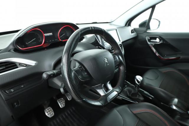 Peugeot 2008 image 2