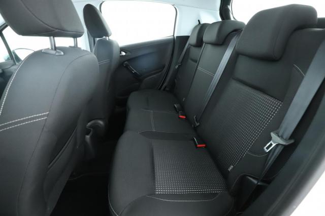 Peugeot 208 image 8