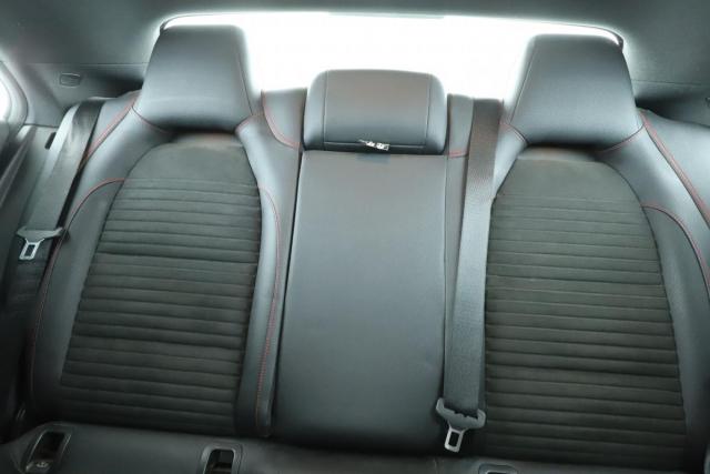 Mercedes Benz Cla image 3