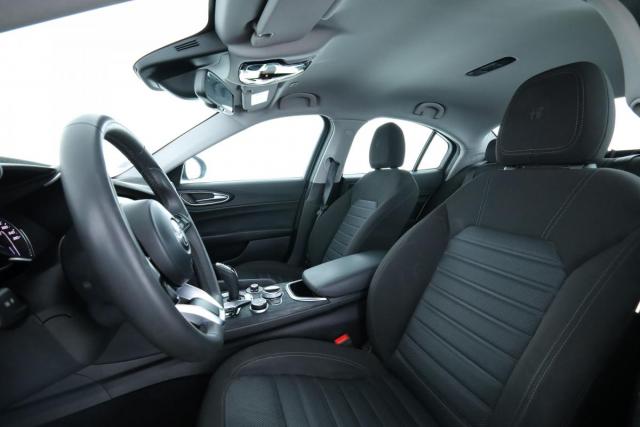 Alfa Romeo Giulia image 4