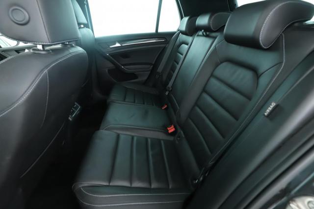 Volkswagen Golf image 6