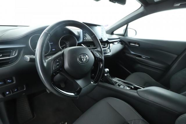 Toyota C-Hr image 5