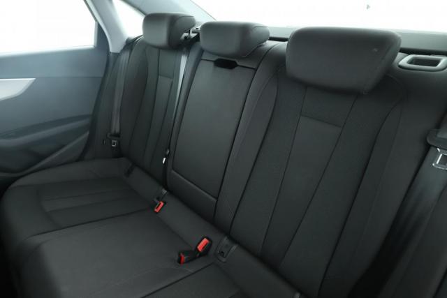 Audi A4 image 2