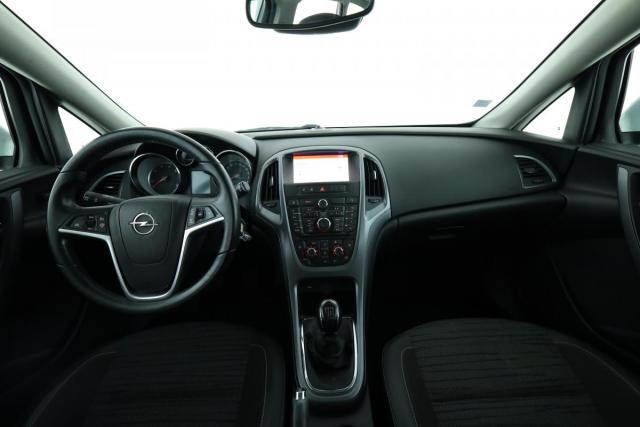 Opel Astra Sports Tourer image 6