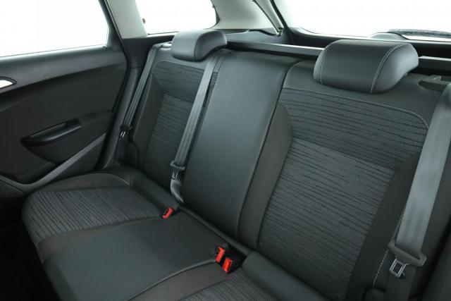 Opel Astra Sports Tourer image 1