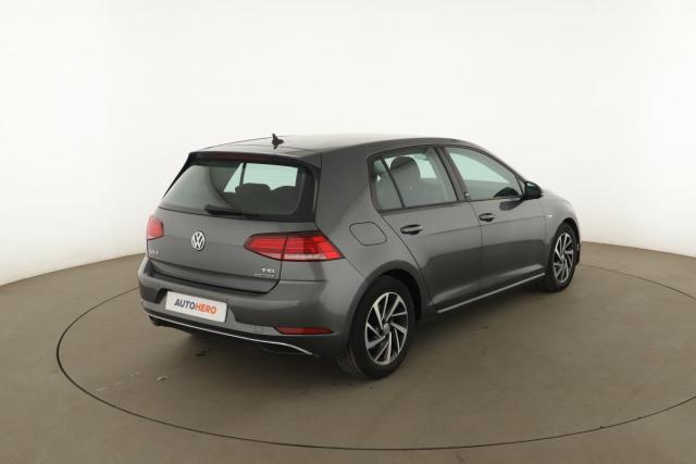 Volkswagen Golf image 9