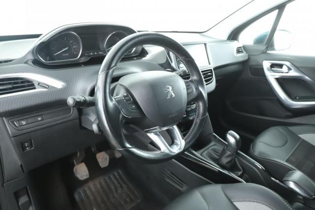 Peugeot 2008 image 2